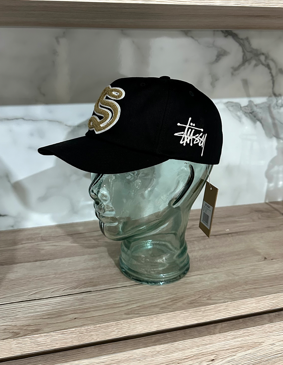 Mid-depth Gothic S Snapback